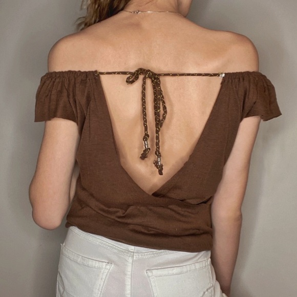HOST PICK ⭐️2/$35⭐️  Y2K Brown Off the Shoulder Open Back Top - Picture 2 of 7